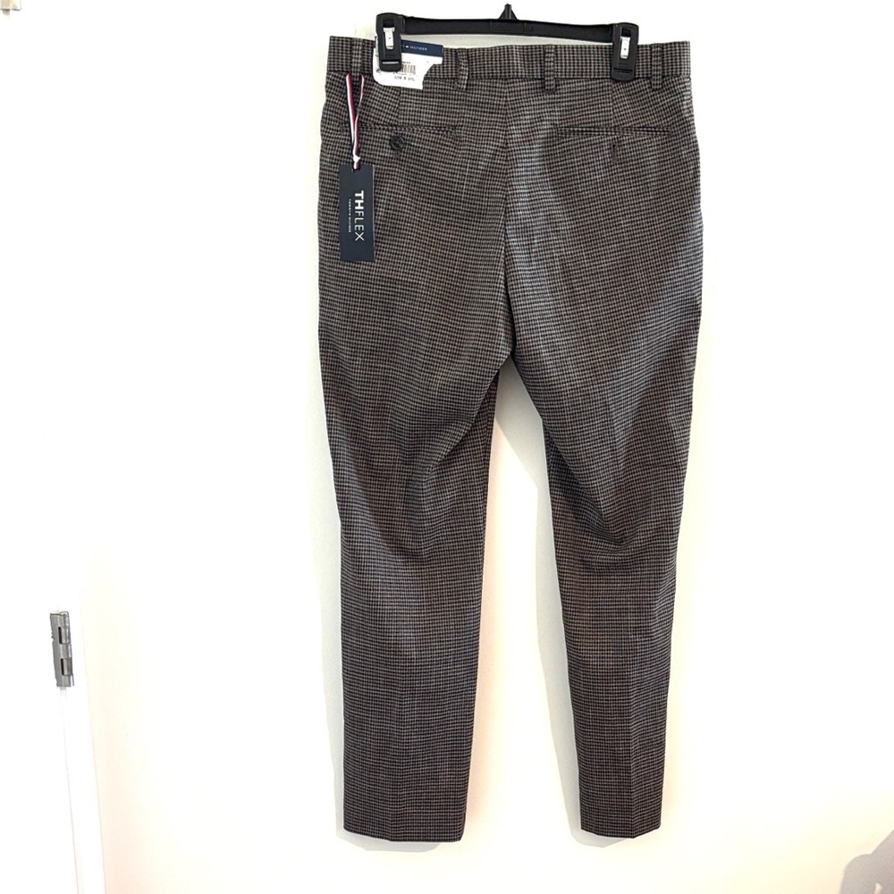 Tommy Hilfiger size 33W by 30 L Brown Gray Navy Men's Checkered Pants